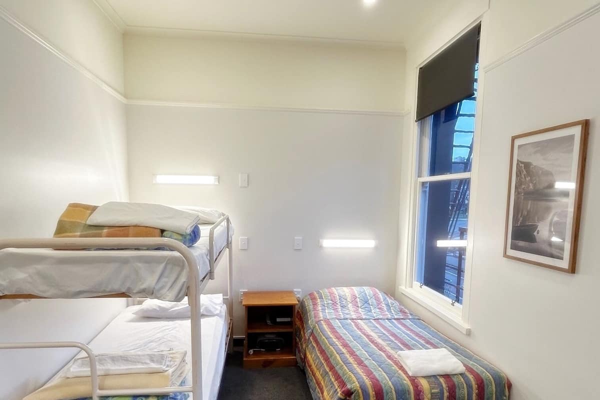 Backpacker Private Triple - Bunk | Free WiFi, bed sheets