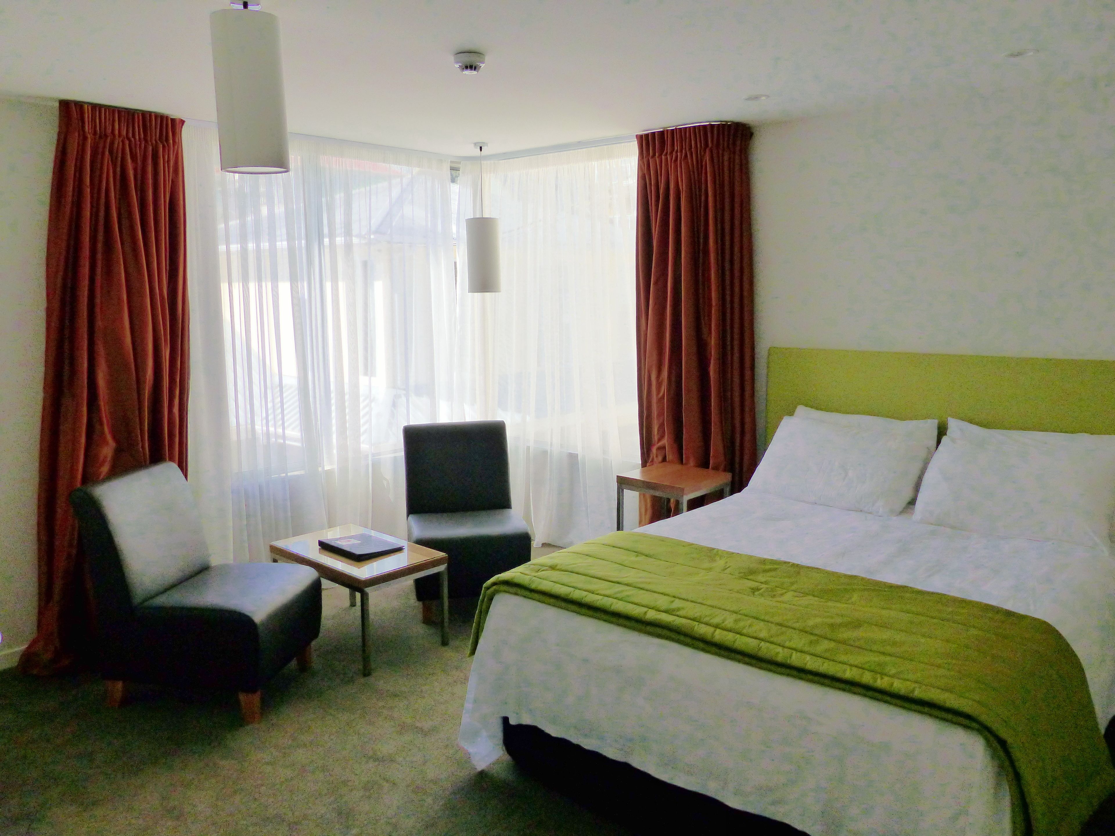 Deluxe-Zimmer, 1 Schlafzimmer | Allergikerbettwaren, Zimmersafe, kostenloses WLAN, Bettwäsche