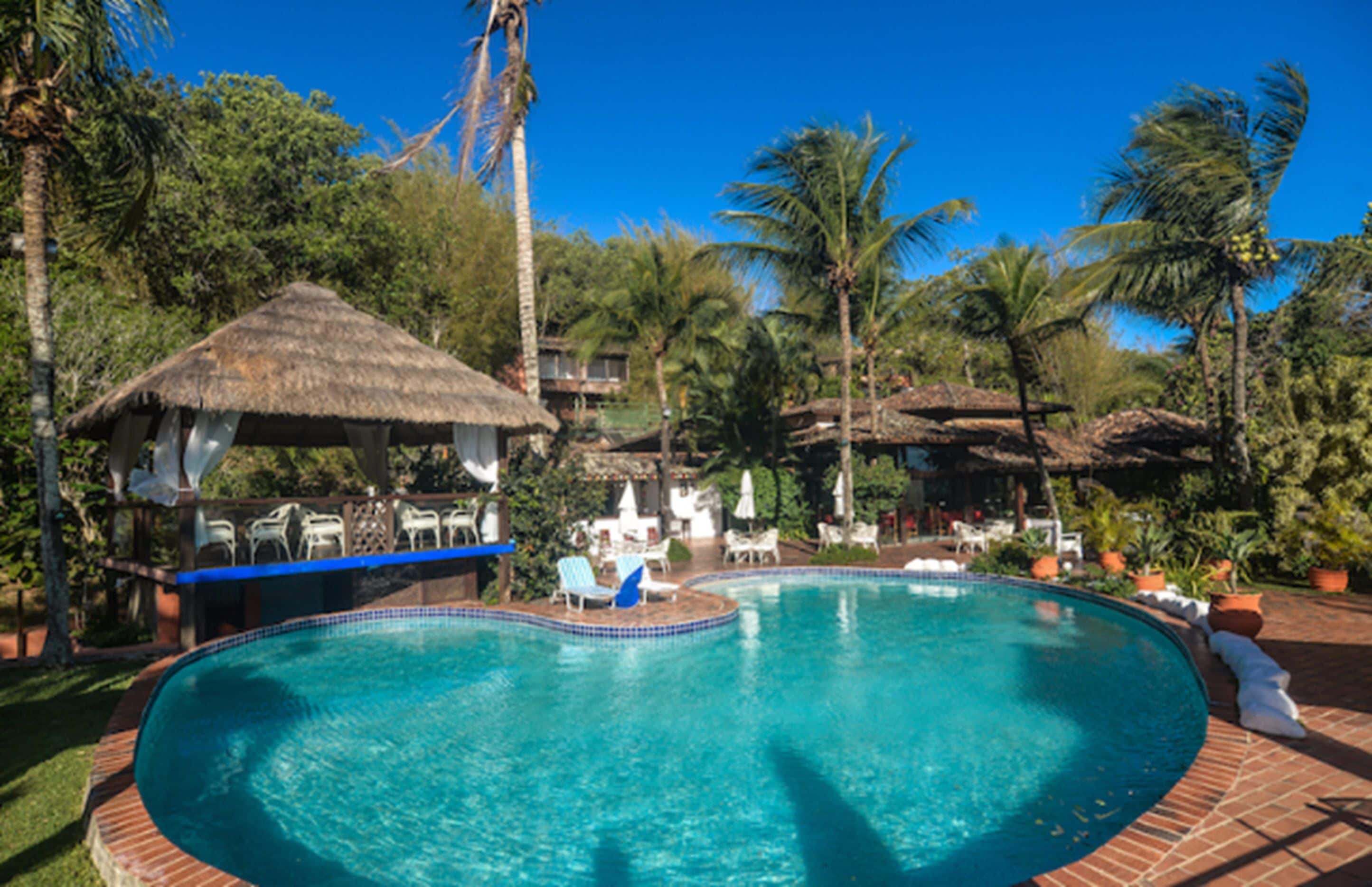 Outdoor pool, open 8 AM to 10 PM, sun loungers