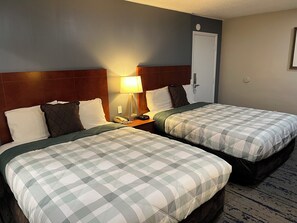 Traditional Double Room, 2 Queen Beds, Non Smoking | Desk, blackout drapes, iron/ironing board, free WiFi - Travelers Inn Eugene University (Eugene)
