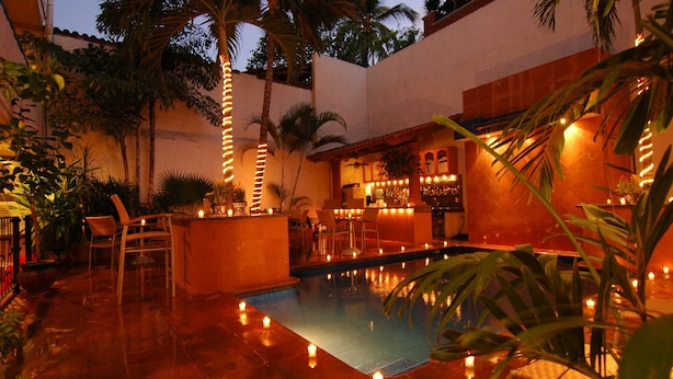 Outdoor pool - Hotel Mercurio - Caters to Gay Men (Puerto Vallarta)