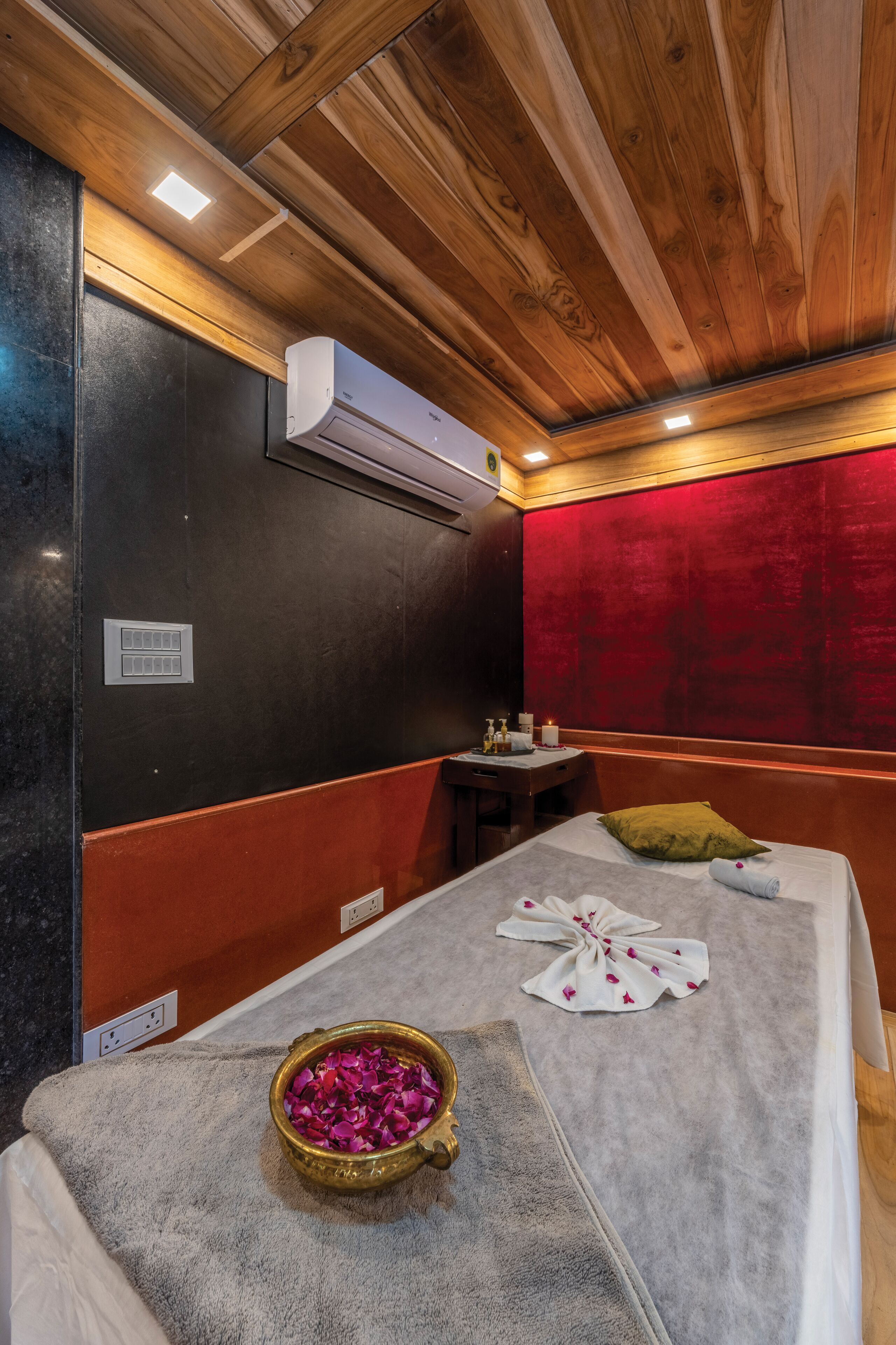 aromatherapy, deep-tissue massages, swedish massages, body scrubs