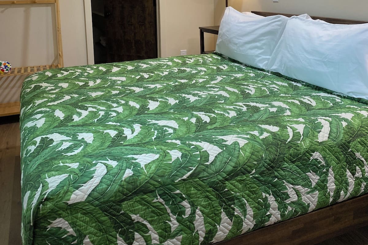 Free WiFi, bed sheets