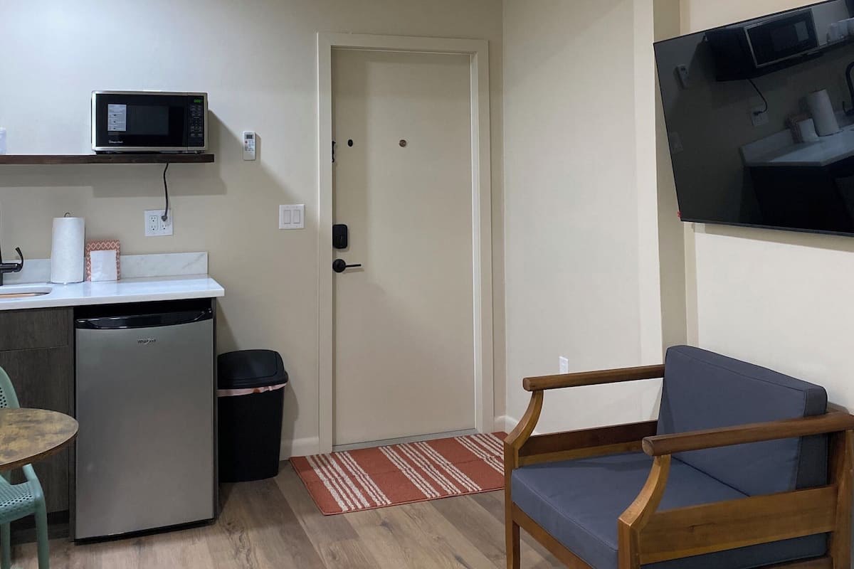Basic-Zimmer, Balkon (Room 1-1) | Kostenloses WLAN, Bettwäsche