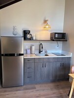 Room, Balcony (Eff 1-5, 2-2, 2-5, 3-5, 3-1, 1-2H/C) | Free WiFi, bed sheets