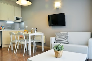 Estudio familiar, 2 habitaciones, cocina básica | Sala de estar