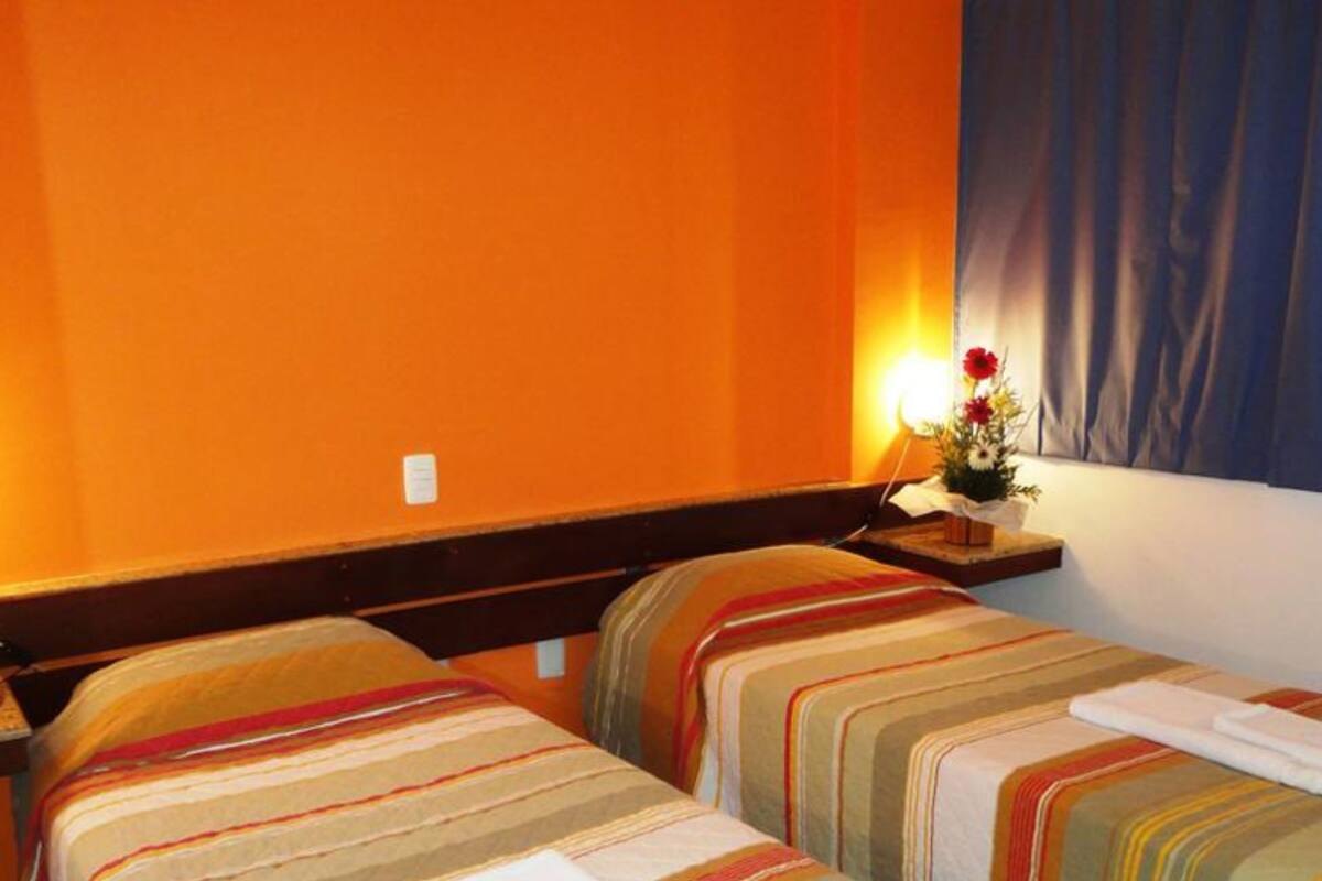 Minibar, escritorio, cortinas blackout y wifi gratis 