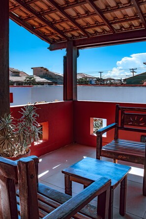 Habitación superior, lanai | Caja de seguridad en la habitación y ropa de cama 