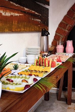 Daily continental breakfast (BRL 26 per person)