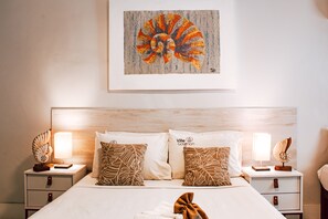 Habitación estándar | Caja de seguridad en la habitación y ropa de cama 