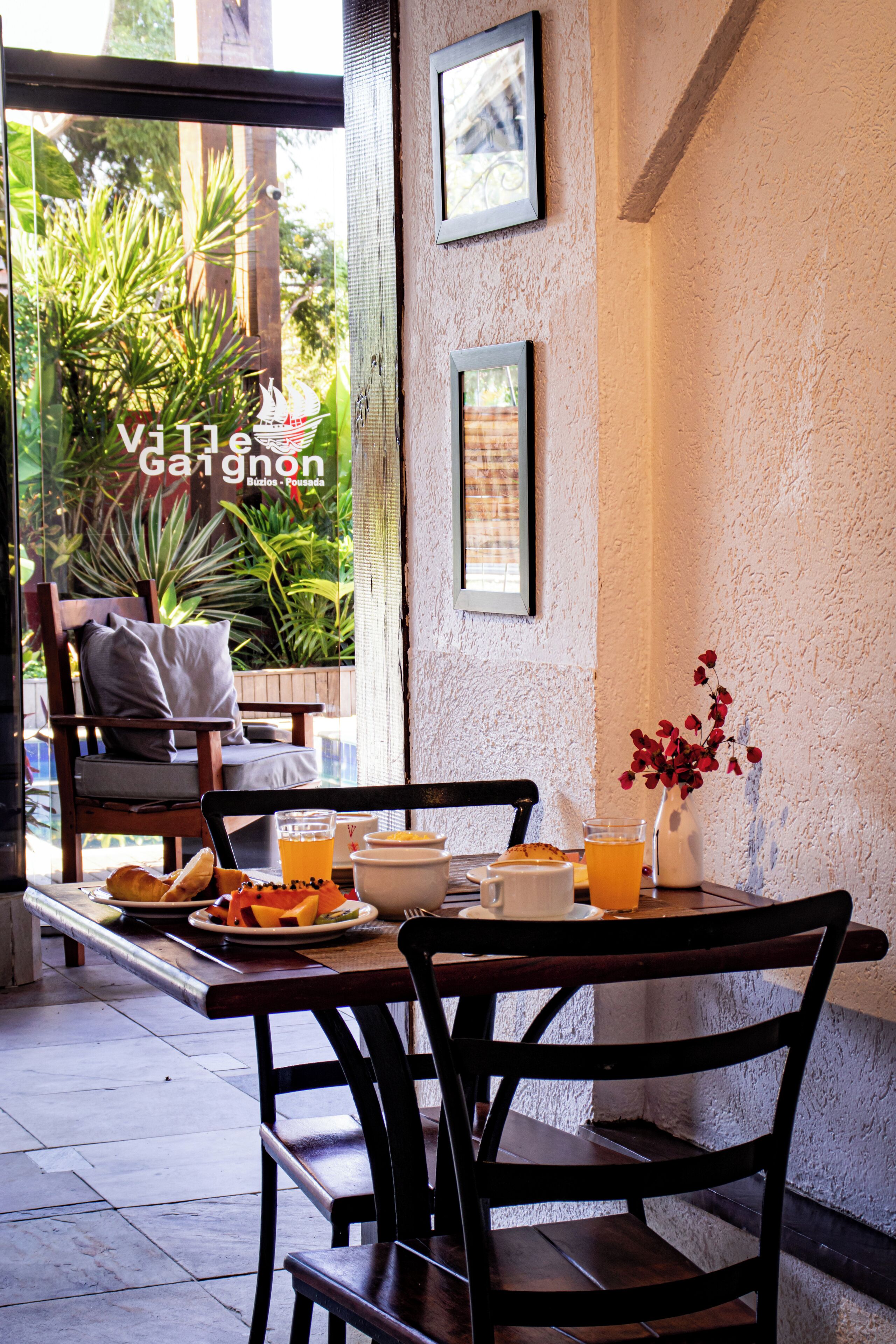 Daily continental breakfast (BRL 26 per person)