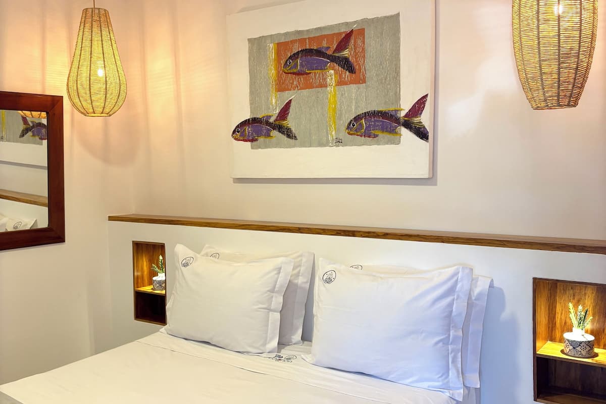 Kahden hengen superior-huone, 1 parisänky, parveke | Tallelokero huoneessa, vuodevaatteet