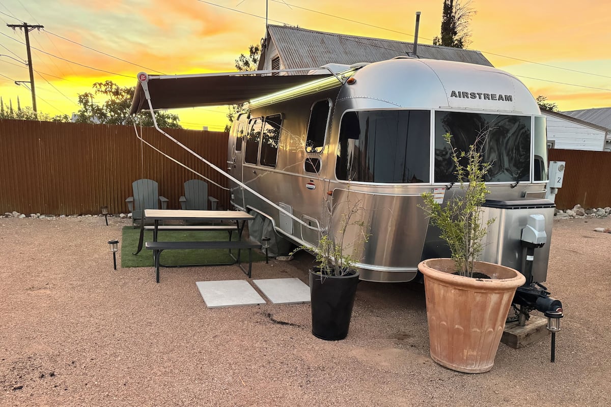 Deluxe-Chalet, 1 Queen-Bett | Hochwertige Bettwaren, Betten mit Memory-Foam-Matratzen