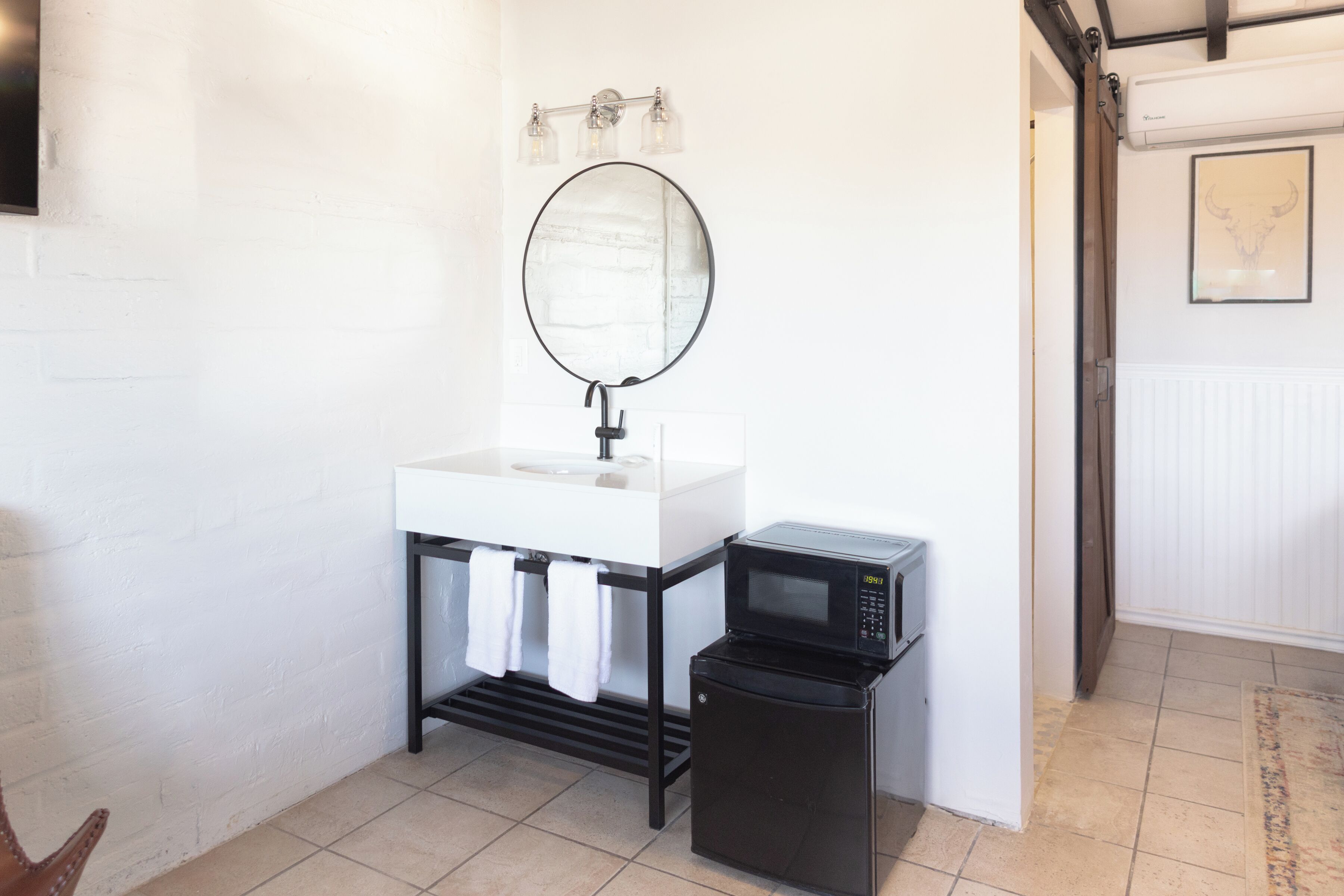 Premium Double Room | Bathroom | Towels, soap, shampoo, toilet paper