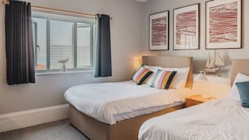 Superior Family Room, Sea View | ผ้าปูที่นอน