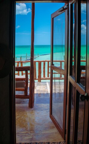 Neljän hengen superior-huone, rannan lähellä | Tallelokero huoneessa