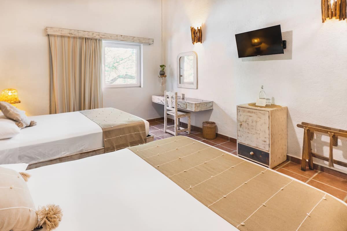 Kamar Double Kota, 2 Tempat Tidur Double | Minibar, brankas, Wi-Fi gratis, dan seprai linen