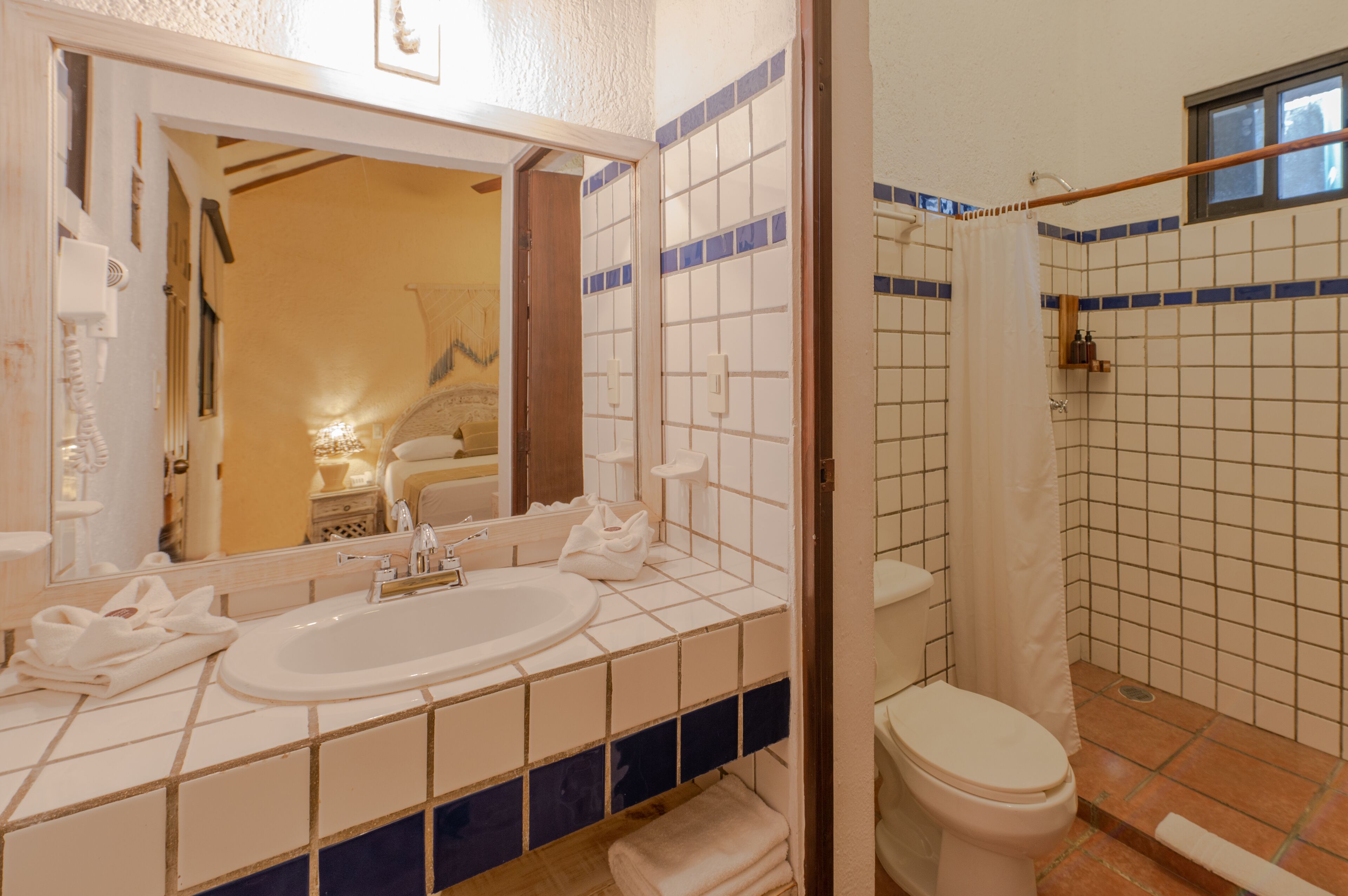 standard cabin, 1 double bed | bathroom | shower, free toiletries, hair dryer, towels