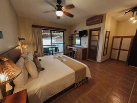Minibar, in-room safe, free WiFi, bed sheets