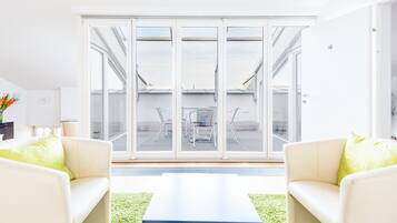 Rooftop Three Bedroom Apartment - (Opernring 23) | Premium bedding, desk, iron/ironing board, travel cot