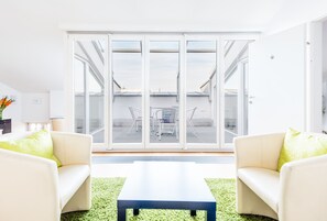 Apartamento, 3 quartos | Roupas de cama premium, escrivaninha, ferros/tábuas de passar roupa