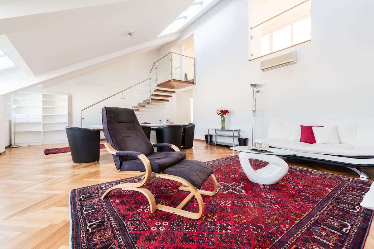 Penthouse, 2 Bedrooms, City View (Opernring 7) | Premium bedding, desk, iron/ironing board, travel crib