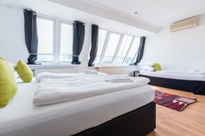顶层房, 3 间卧室, 双浴室, 城市景观 (Kärtnerstrasse 28) | 高档床上用品、办公桌、熨斗/熨衣板、旅行婴儿床