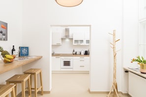 Deluxe Apartment, 2 Bedrooms | 2 bedrooms, individually decorated, individually furnished, desk