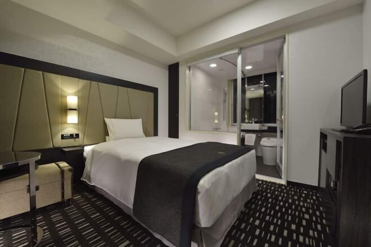 1 bedroom, down comforters, in-room safe, laptop workspace