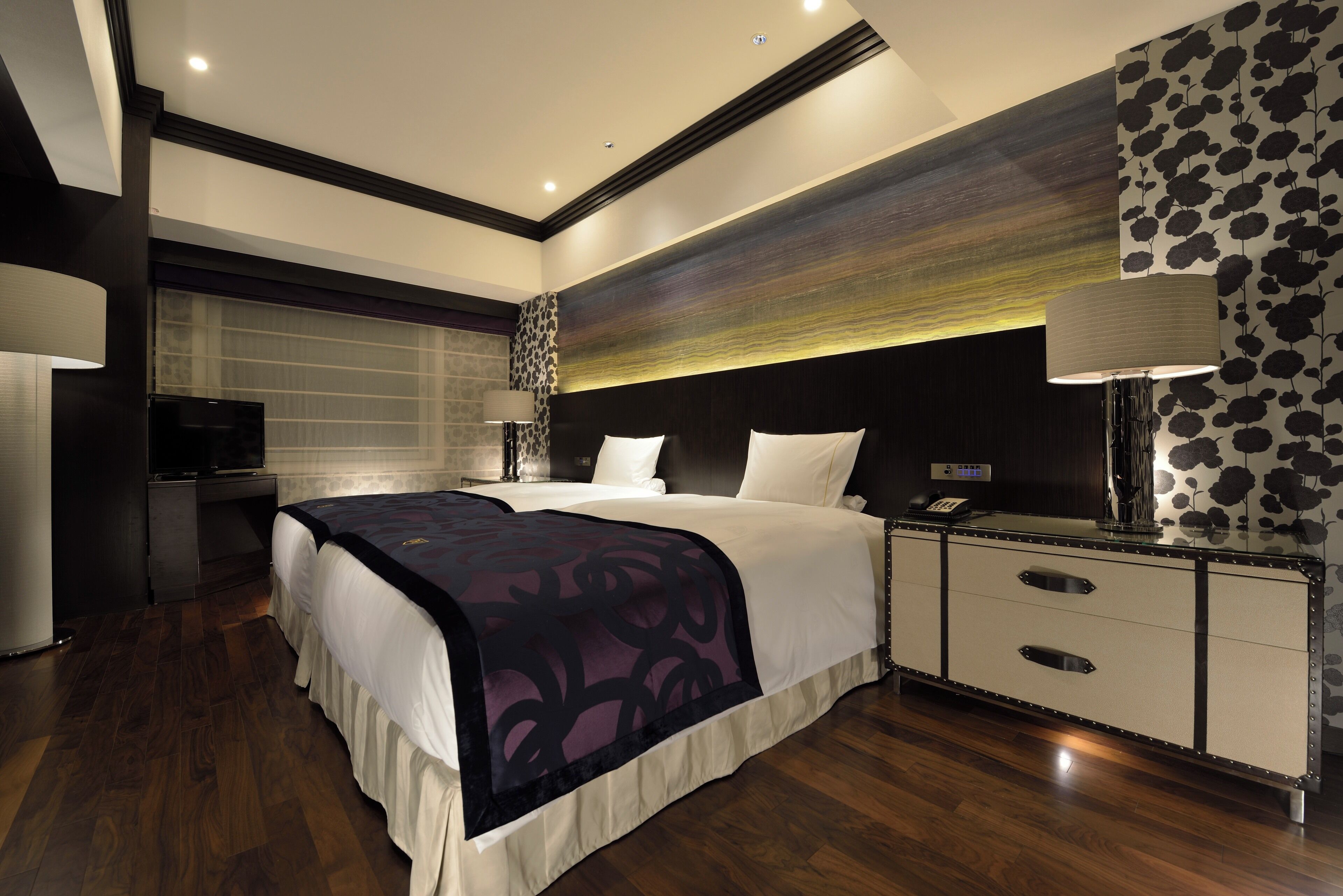 suite | 1 bedroom, down duvets, in-room safe, laptop workspace