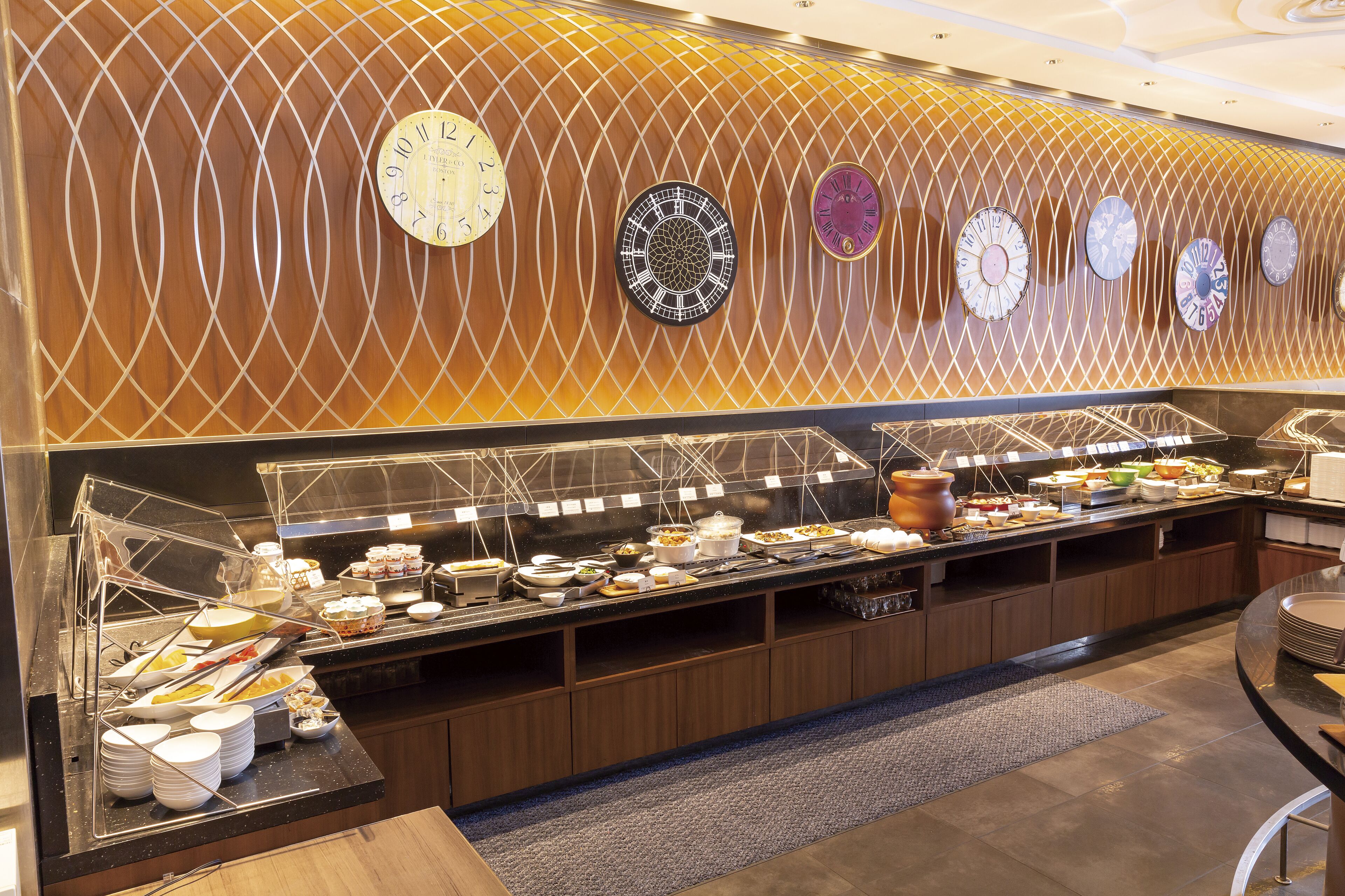 daily buffet breakfast (jpy 2800 per person)