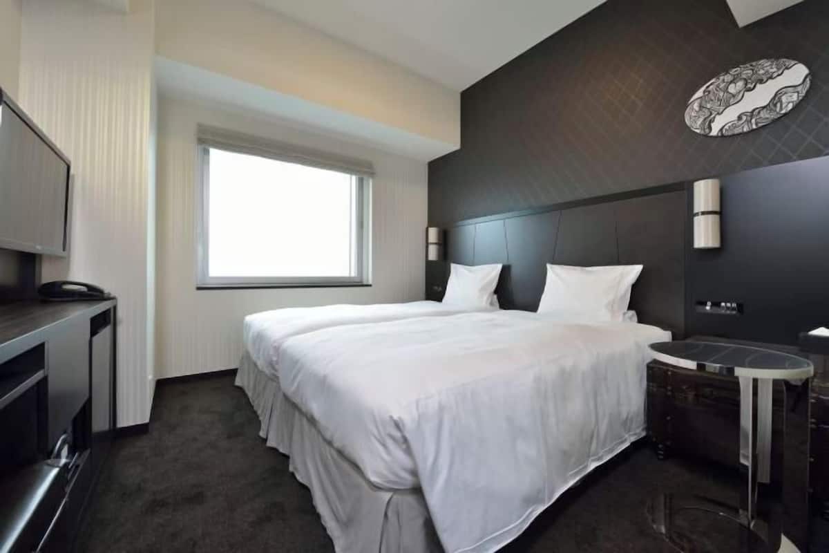 1 bedroom, down comforters, in-room safe, laptop workspace