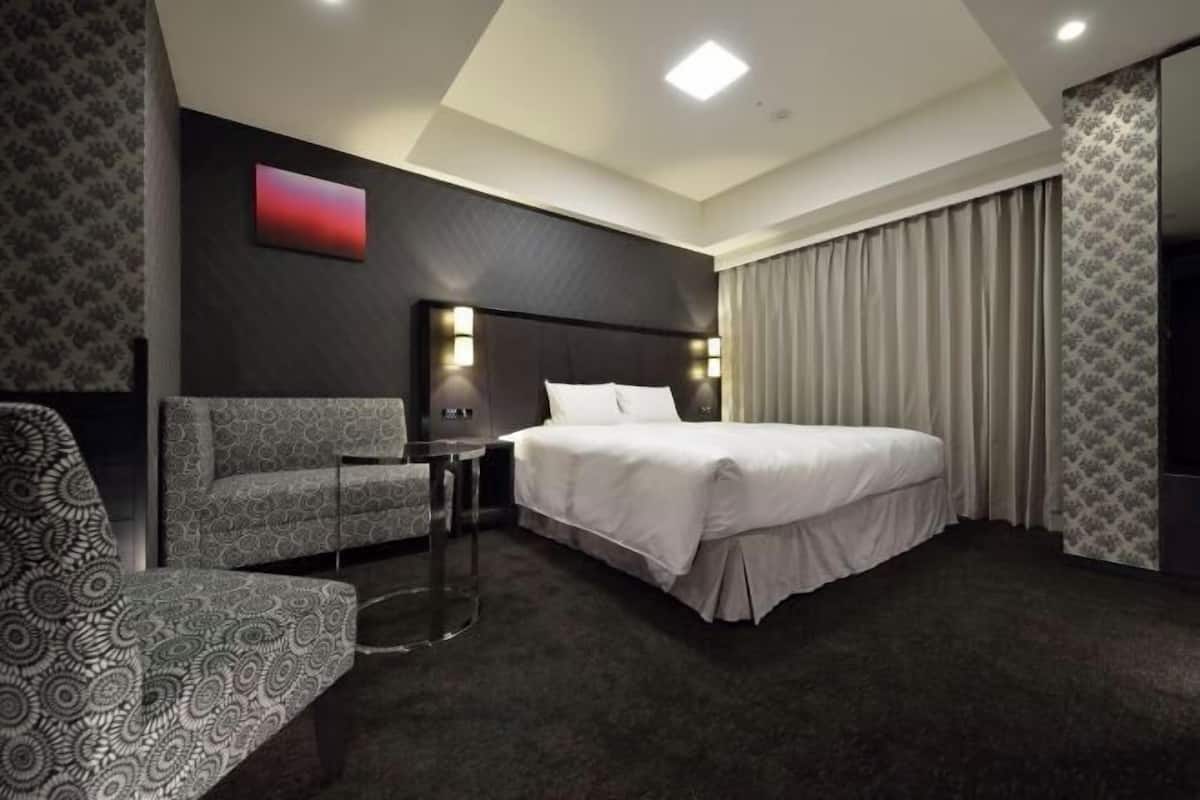 1 bedroom, down comforters, in-room safe, laptop workspace