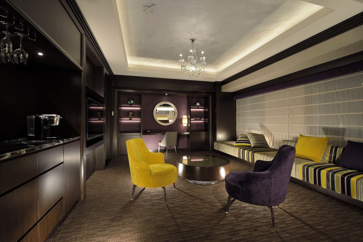 suite | 1 bedroom, down duvets, in-room safe, laptop workspace