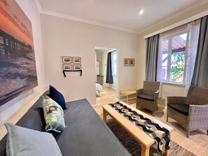 Comfort Twin Room | Bathroom sink - The Secret Garden Guesthouse (Swakopmund)