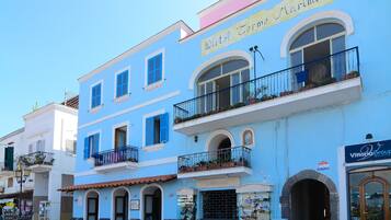 Fachada de la propiedad