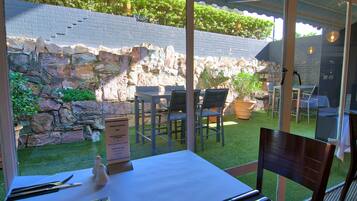 Päivittäinen tilauksen mukaan valmistettu aamiainen maksusta