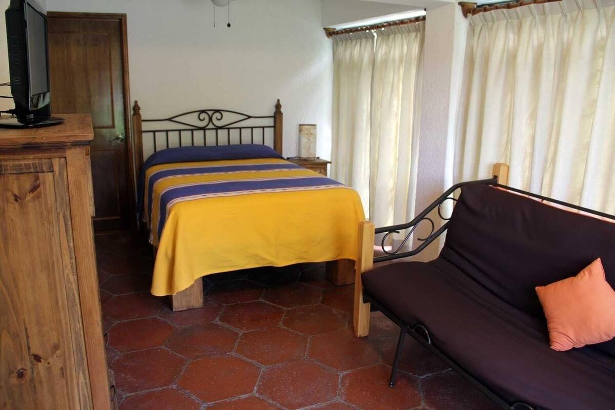 Suite Estandar | Minibar, in-room safe, blackout curtains, free cots/infant beds