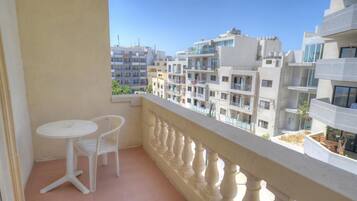 Triple Room, Balcony | In-room safe, free WiFi