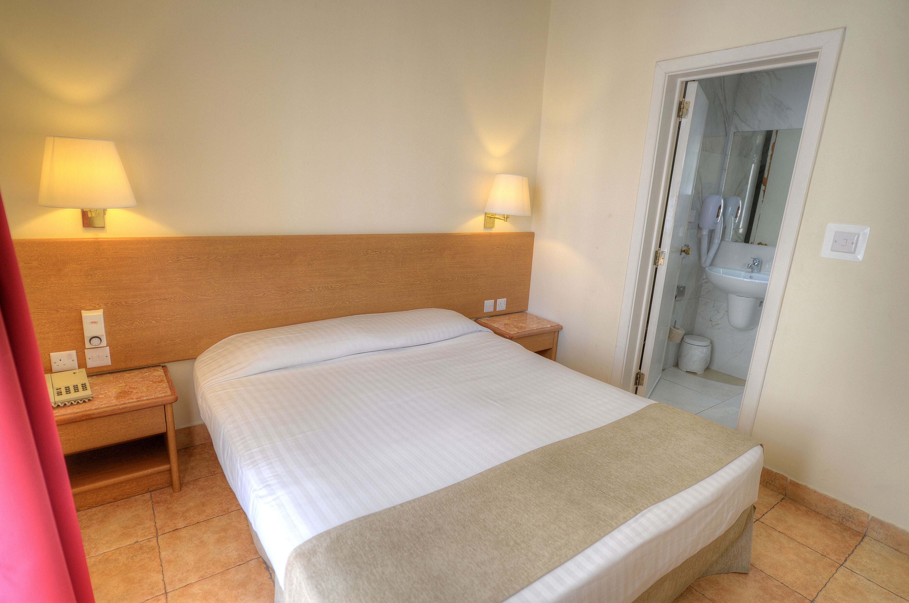 In-room safe, free WiFi