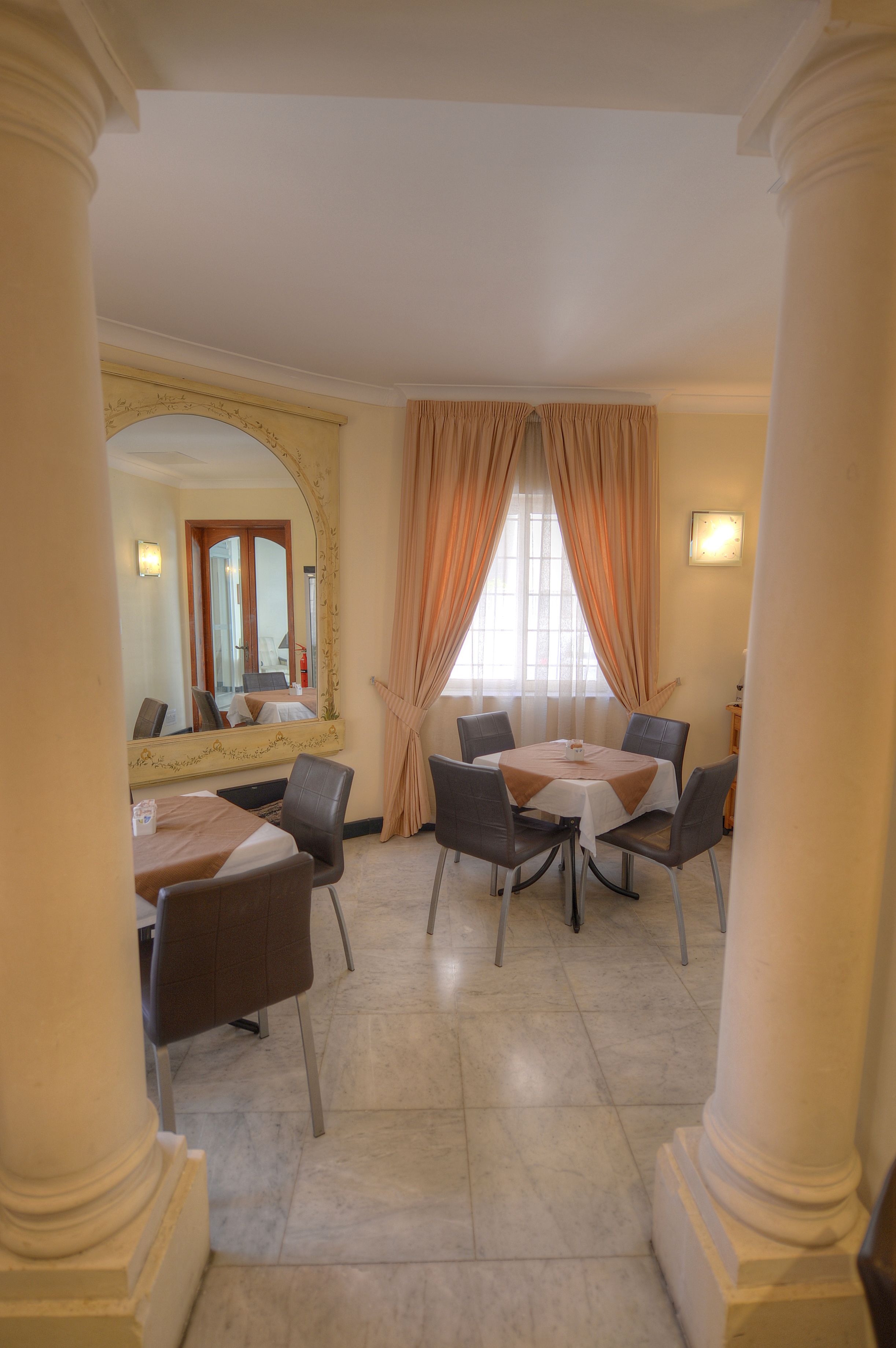 Free buffet breakfast 