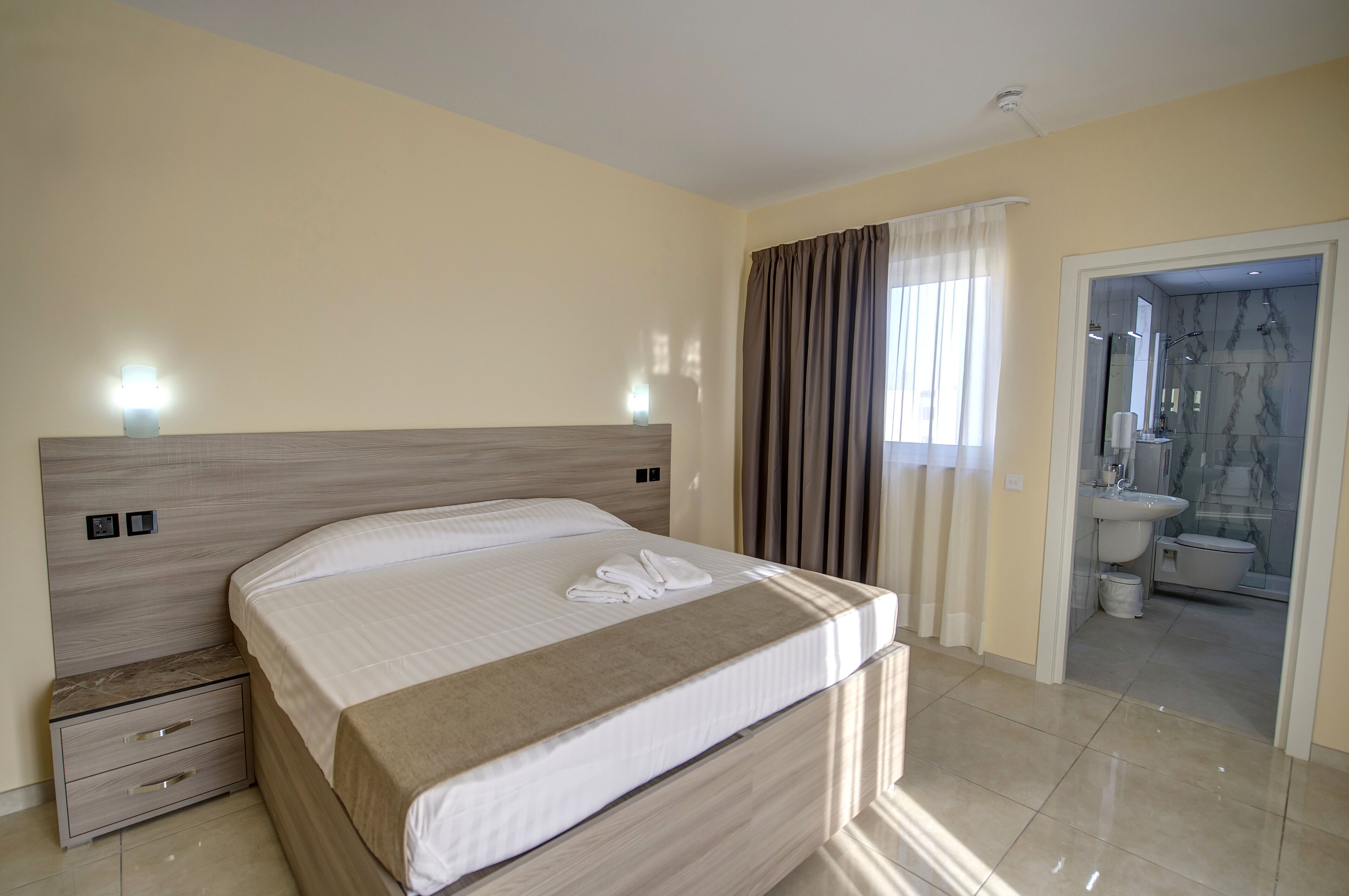 In-room safe, free WiFi