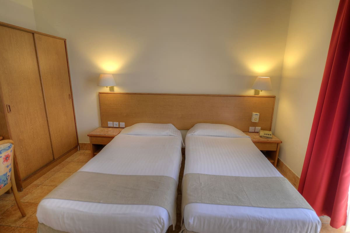 In-room safe, free WiFi