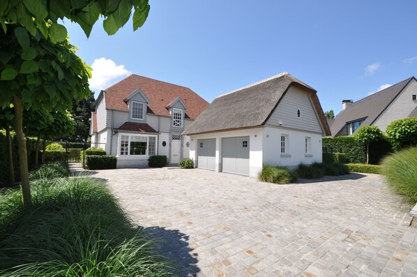 บริเวณภายนอก