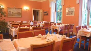 Daily breakfast for a fee