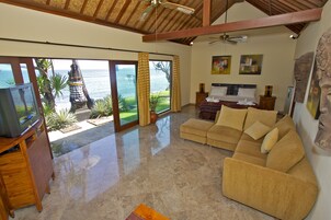 Superior Double Room | Living area | LED TV