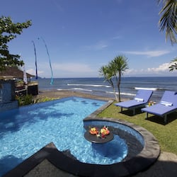2 outdoor pools, sun loungers