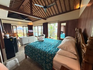 Egyptian cotton sheets, premium bedding, minibar, in-room safe - Bayshore Villas Candi Dasa (Manggis)