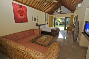 Deluxe dubbelrum | Egyptiska bomullslakan, sängtillbehör av högsta kvalitet och minibar