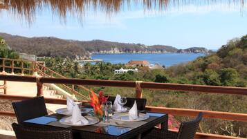 Se sirven desayunos, comidas, cenas y cocina internacional